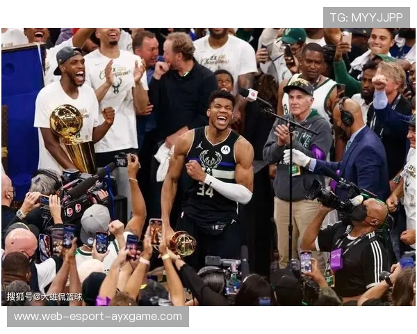 字母哥连续冲击内线,密尔沃基雄鹿占尽便宜 字母哥连续冲击内线,密尔沃基雄鹿占尽便宜